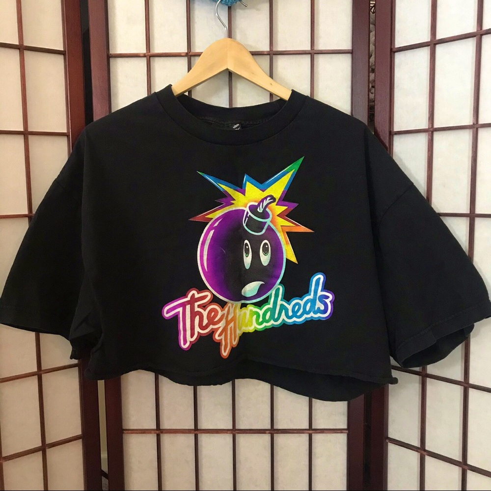 Cropped THE ONE HUNDREDS BAND TEE.
